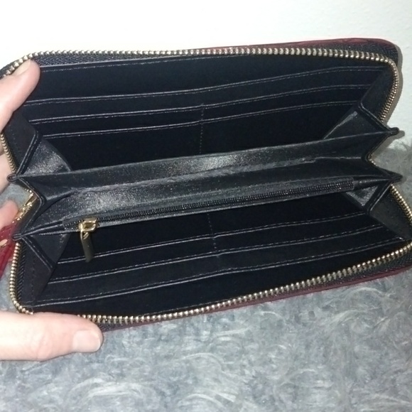 BCBG  wristlet wallet New in box w/o tags - Picture 5 of 9